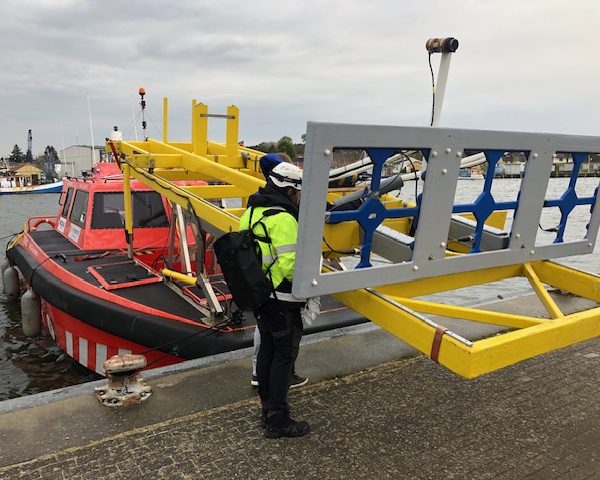 UXO frame zelf ontwikkeld door promarine aan de wal werkboten te koop en verhuur werkboten